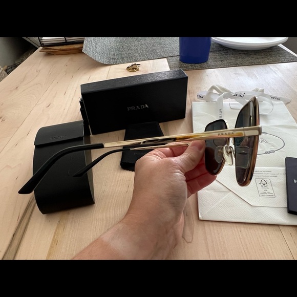 Good Condition, Authentic Prada polarized sunnies. - Picture 5 of 10
